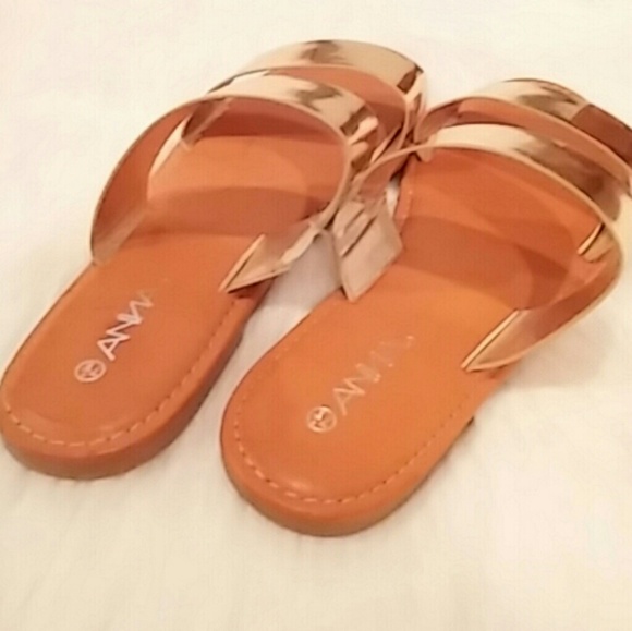 Pretty Gold Sandals - Picture 3 of 4